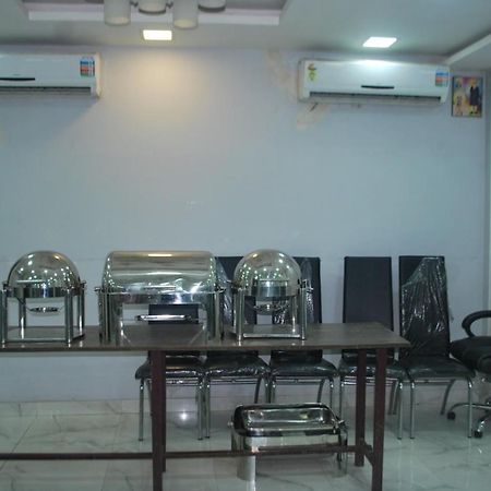 Hotel Heera International Calcuta Exterior foto